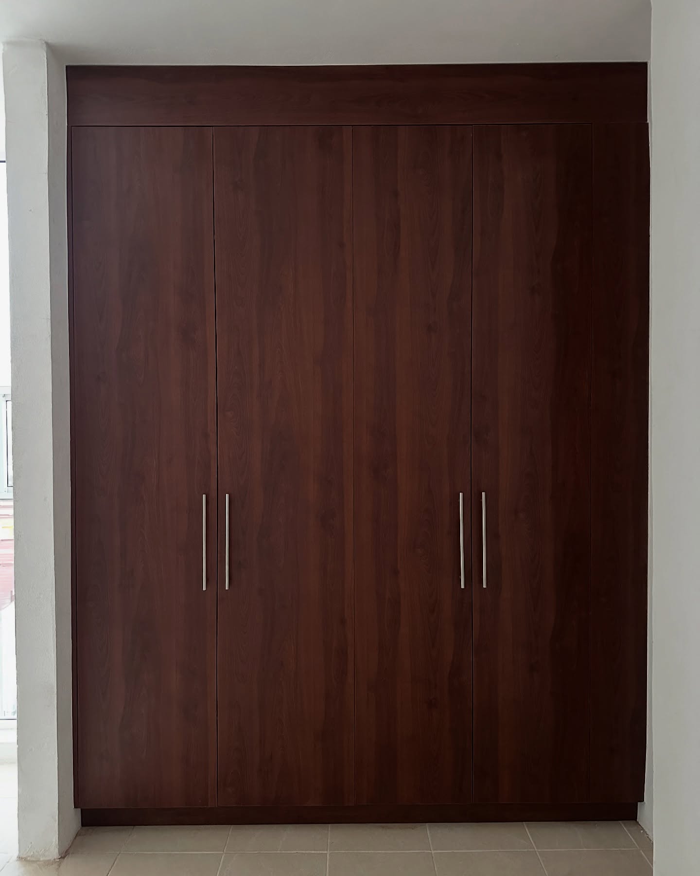 Puerta doble alta color oscuro, puerta interior a medida en Puebla